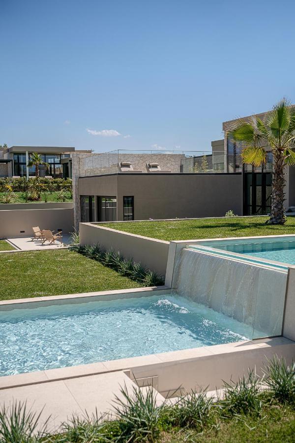 Pnoe - Seafront Experience Villa Tavronitis