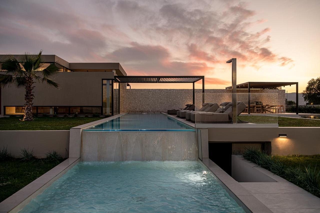 Pnoe - Seafront Experience Villa Tavronitis (Crete)